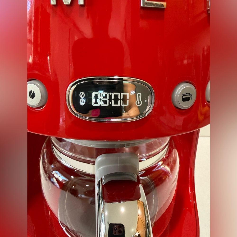 Smeg Bold Red Coffee Machine - Picture 3 of 8